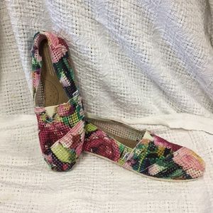 TOMS Classic Flats - Square Floral Crochet